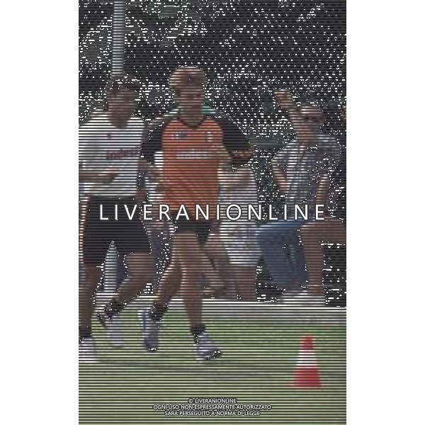 DIAP-RETROSPETTIVA MARTIN VASQUEZ CALCIATORE NELLA FOTO MARTIN VASQUEZ CON LA MAGLIA DEL TORINO CALCIO NELL\'ANNO 1990-1991 AG ALDO LIVERANI SAS