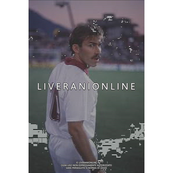 DIAP-RETROSPETTIVA MARTIN VASQUEZ CALCIATORE NELLA FOTO MARTIN VASQUEZ CON LA MAGLIA DEL TORINO CALCIO NELL\'ANNO 1990-1991 AG ALDO LIVERANI SAS