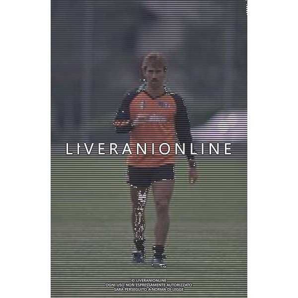 DIAP-RETROSPETTIVA MARTIN VASQUEZ CALCIATORE NELLA FOTO MARTIN VASQUEZ CON LA MAGLIA DEL TORINO CALCIO NELL\'ANNO 1990-1991 AG ALDO LIVERANI SAS