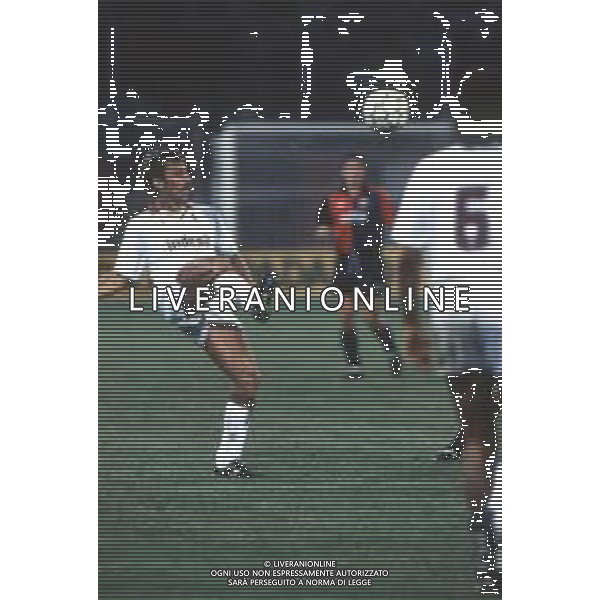 DIAP-RETROSPETTIVA MARTIN VASQUEZ CALCIATORE NELLA FOTO MARTIN VASQUEZ CON LA MAGLIA DEL TORINO CALCIO NELL\'ANNO 1990-1991 AG ALDO LIVERANI SAS