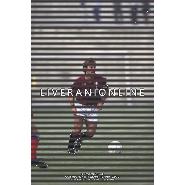 DIAP-RETROSPETTIVA MARTIN VASQUEZ CALCIATORE NELLA FOTO MARTIN VASQUEZ CON LA MAGLIA DEL TORINO CALCIO NELL\'ANNO 1990-1991 AG ALDO LIVERANI SAS