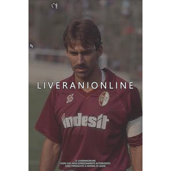 DIAP-RETROSPETTIVA MARTIN VASQUEZ CALCIATORE NELLA FOTO MARTIN VASQUEZ CON LA MAGLIA DEL TORINO CALCIO NELL\'ANNO 1990-1991 AG ALDO LIVERANI SAS