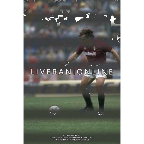 DIAP-RETROSPETTIVA MARTIN VASQUEZ CALCIATORE NELLA FOTO MARTIN VASQUEZ CON LA MAGLIA DEL TORINO CALCIO NELL\'ANNO 1990-1991 AG ALDO LIVERANI SAS