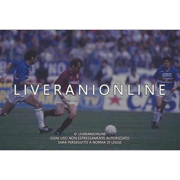 DIAP-RETROSPETTIVA MARTIN VASQUEZ CALCIATORE NELLA FOTO MARTIN VASQUEZ CON LA MAGLIA DEL TORINO CALCIO NELL\'ANNO 1990-1991 AG ALDO LIVERANI SAS