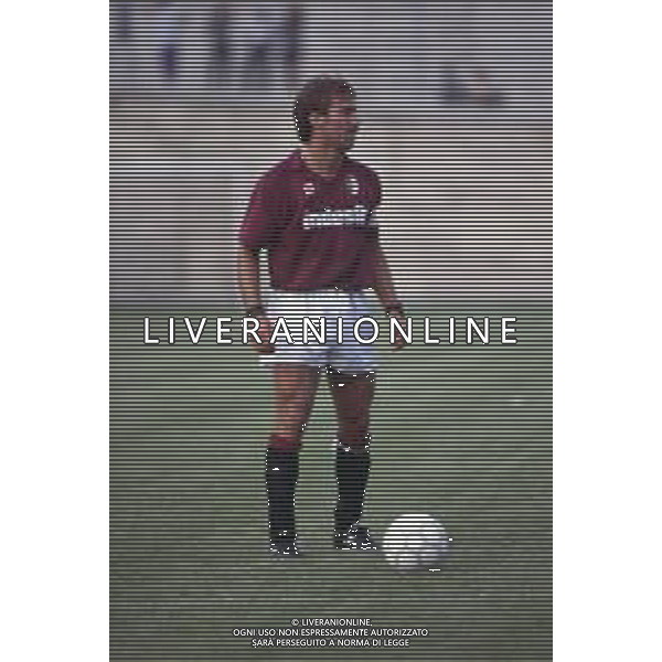 DIAP-RETROSPETTIVA MARTIN VASQUEZ CALCIATORE NELLA FOTO MARTIN VASQUEZ CON LA MAGLIA DEL TORINO CALCIO NELL\'ANNO 1990-1991 AG ALDO LIVERANI SAS