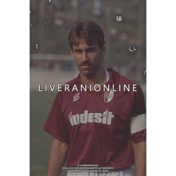 DIAP-RETROSPETTIVA MARTIN VASQUEZ CALCIATORE NELLA FOTO MARTIN VASQUEZ CON LA MAGLIA DEL TORINO CALCIO NELL\'ANNO 1990-1991 AG ALDO LIVERANI SAS