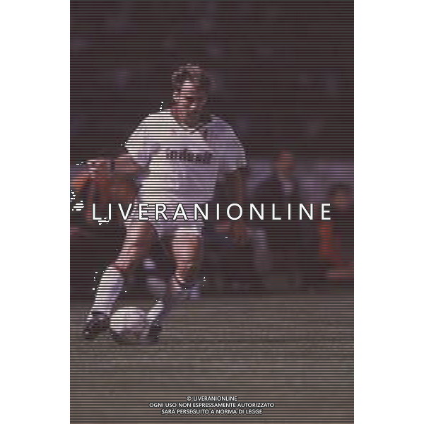 DIAP-RETROSPETTIVA MARTIN VASQUEZ CALCIATORE NELLA FOTO MARTIN VASQUEZ CON LA MAGLIA DEL TORINO CALCIO NELL\'ANNO 1990-1991 AG ALDO LIVERANI SAS