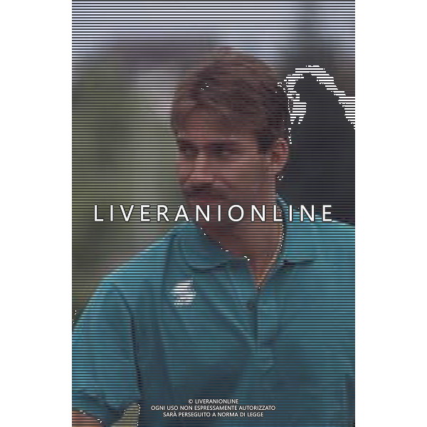 DIAP-RETROSPETTIVA MARTIN VASQUEZ CALCIATORE NELLA FOTO MARTIN VASQUEZ CON LA MAGLIA DEL TORINO CALCIO NELL\'ANNO 1990-1991 AG ALDO LIVERANI SAS