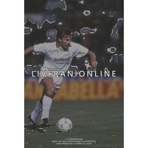 DIAP-RETROSPETTIVA MARTIN VASQUEZ CALCIATORE NELLA FOTO MARTIN VASQUEZ CON LA MAGLIA DEL TORINO CALCIO NELL\'ANNO 1990-1991 AG ALDO LIVERANI SAS