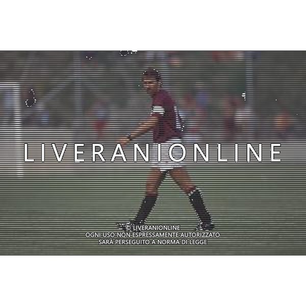 DIAP-RETROSPETTIVA MARTIN VASQUEZ CALCIATORE NELLA FOTO MARTIN VASQUEZ CON LA MAGLIA DEL TORINO CALCIO NELL\'ANNO 1990-1991 AG ALDO LIVERANI SAS