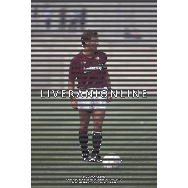 DIAP-RETROSPETTIVA MARTIN VASQUEZ CALCIATORE NELLA FOTO MARTIN VASQUEZ CON LA MAGLIA DEL TORINO CALCIO NELL\'ANNO 1990-1991 AG ALDO LIVERANI SAS