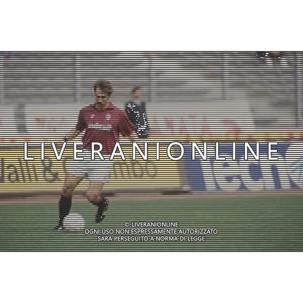 DIAP-RETROSPETTIVA MARTIN VASQUEZ CALCIATORE NELLA FOTO MARTIN VASQUEZ CON LA MAGLIA DEL TORINO CALCIO NELL\'ANNO 1990-1991 AG ALDO LIVERANI SAS
