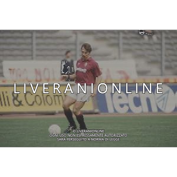 DIAP-RETROSPETTIVA MARTIN VASQUEZ CALCIATORE NELLA FOTO MARTIN VASQUEZ CON LA MAGLIA DEL TORINO CALCIO NELL\'ANNO 1990-1991 AG ALDO LIVERANI SAS