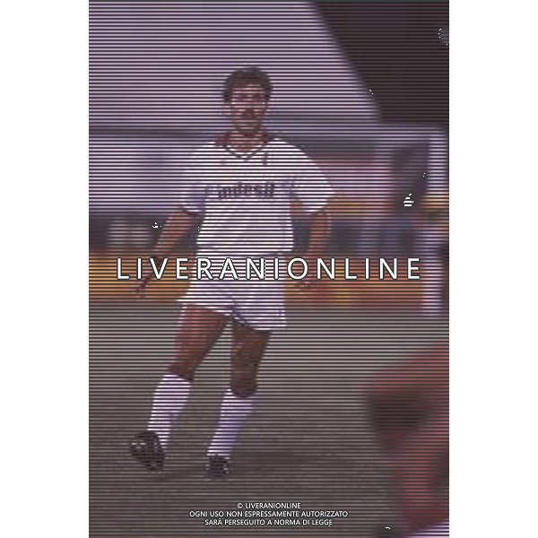 DIAP-RETROSPETTIVA MARTIN VASQUEZ CALCIATORE NELLA FOTO MARTIN VASQUEZ CON LA MAGLIA DEL TORINO CALCIO NELL\'ANNO 1990-1991 AG ALDO LIVERANI SAS