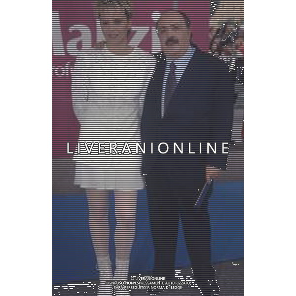 DIAP-RETROSPETTIVA MARIA DE FILIPPI CONDUTTRICE TELEVISIVA E PRODUTTRICE TELEVISIVA NELLA FOTO MARIA DE FILIPPI ALLA CONSEGNA DEI TELEGATTI A MILANO NELL\'ANNO 1994 CON MAURIZIO COSTANZO AG ALDO LIVERANI SAS