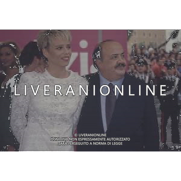 DIAP-RETROSPETTIVA MARIA DE FILIPPI CONDUTTRICE TELEVISIVA E PRODUTTRICE TELEVISIVA NELLA FOTO MARIA DE FILIPPI ALLA CONSEGNA DEI TELEGATTI A MILANO NELL\'ANNO 1994 CON MAURIZIO COSTANZO AG ALDO LIVERANI SAS