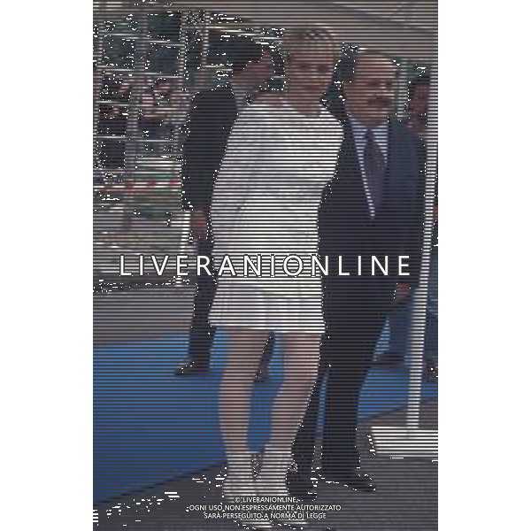 DIAP-RETROSPETTIVA MARIA DE FILIPPI CONDUTTRICE TELEVISIVA E PRODUTTRICE TELEVISIVA NELLA FOTO MARIA DE FILIPPI ALLA CONSEGNA DEI TELEGATTI A MILANO NELL\'ANNO 1994 CON MAURIZIO COSTANZO AG ALDO LIVERANI SAS