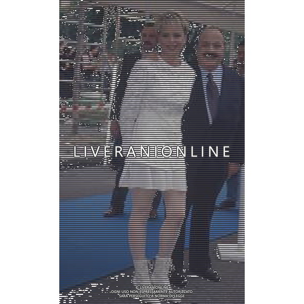 DIAP-RETROSPETTIVA MARIA DE FILIPPI CONDUTTRICE TELEVISIVA E PRODUTTRICE TELEVISIVA NELLA FOTO MARIA DE FILIPPI ALLA CONSEGNA DEI TELEGATTI A MILANO NELL\'ANNO 1994 CON MAURIZIO COSTANZO AG ALDO LIVERANI SAS