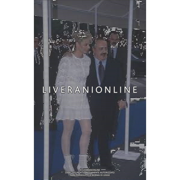 DIAP-RETROSPETTIVA MARIA DE FILIPPI CONDUTTRICE TELEVISIVA E PRODUTTRICE TELEVISIVA NELLA FOTO MARIA DE FILIPPI ALLA CONSEGNA DEI TELEGATTI A MILANO NELL\'ANNO 1994 CON MAURIZIO COSTANZO AG ALDO LIVERANI SAS