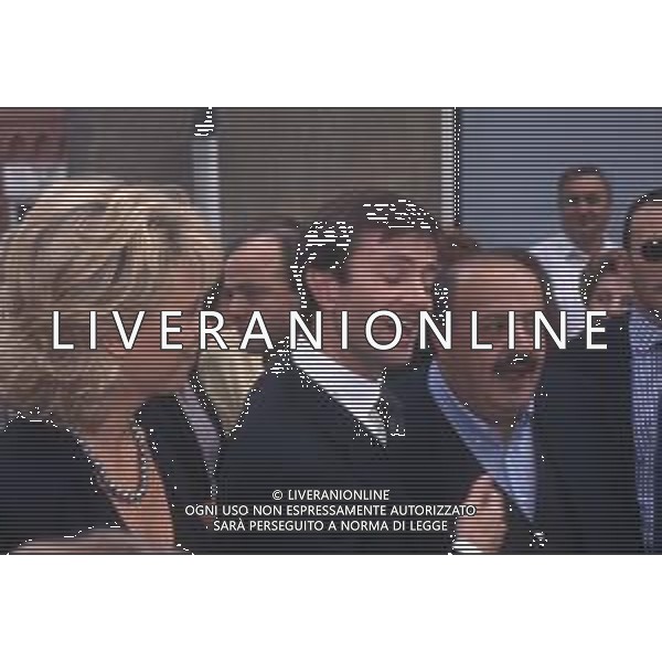 DIAP-RETROSPETTIVA MARIA DE FILIPPI CONDUTTRICE TELEVISIVA E PRODUTTRICE TELEVISIVA NELLA FOTO MARIA DE FILIPPI CON MAURIZIO COSTANZO A BERGAMO AL MATRIMONIO DI GIORGIO GORI E CRISTINA PARODI MATRIMONIO NELL\'ANNO 1995 AG ALDO LIVERANI SAS 