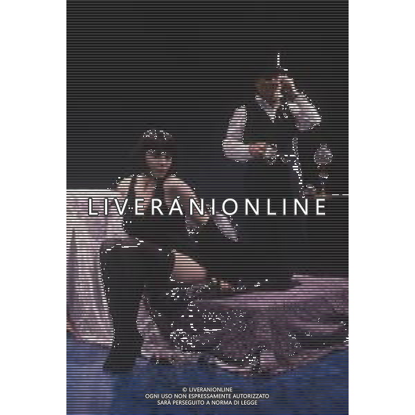 DIAP-RETROSPETTIVA GIORGIO ALBERTAZZI ATTORE NELLA FOTO GIORGIO ALBERTAZZI IN UNA COMMEDIA TEATRALE CON MARIANGELA D\'ABBRACCIO AG ALDO LIVERANI SAS