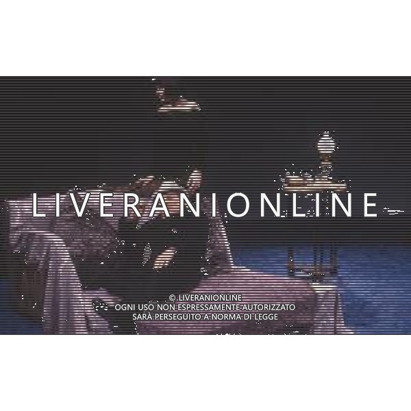 DIAP-RETROSPETTIVA GIORGIO ALBERTAZZI ATTORE NELLA FOTO GIORGIO ALBERTAZZI IN UNA COMMEDIA TEATRALE CON MARIANGELA D\'ABBRACCIO AG ALDO LIVERANI SAS