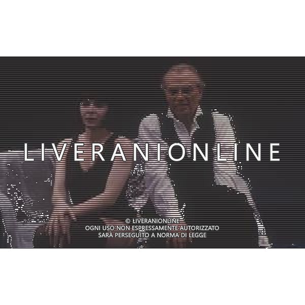 DIAP-RETROSPETTIVA GIORGIO ALBERTAZZI ATTORE NELLA FOTO GIORGIO ALBERTAZZI IN UNA COMMEDIA TEATRALE CON MARIANGELA D\'ABBRACCIO AG ALDO LIVERANI SAS