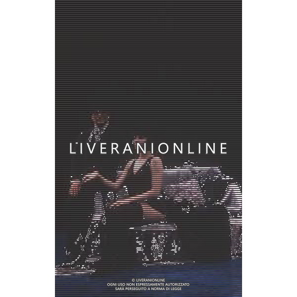 DIAP-RETROSPETTIVA GIORGIO ALBERTAZZI ATTORE NELLA FOTO GIORGIO ALBERTAZZI IN UNA COMMEDIA TEATRALE CON MARIANGELA D\'ABBRACCIO AG ALDO LIVERANI SAS