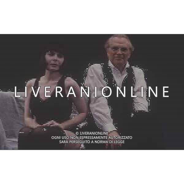 DIAP-RETROSPETTIVA GIORGIO ALBERTAZZI ATTORE NELLA FOTO GIORGIO ALBERTAZZI IN UNA COMMEDIA TEATRALE CON MARIANGELA D\'ABBRACCIO AG ALDO LIVERANI SAS