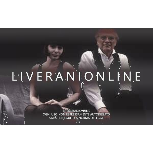 DIAP-RETROSPETTIVA GIORGIO ALBERTAZZI ATTORE NELLA FOTO GIORGIO ALBERTAZZI IN UNA COMMEDIA TEATRALE CON MARIANGELA D\'ABBRACCIO AG ALDO LIVERANI SAS