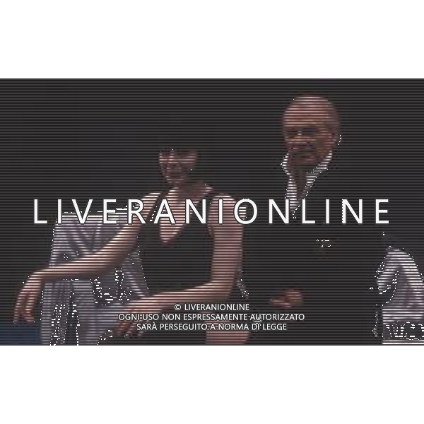 DIAP-RETROSPETTIVA GIORGIO ALBERTAZZI ATTORE NELLA FOTO GIORGIO ALBERTAZZI IN UNA COMMEDIA TEATRALE CON MARIANGELA D\'ABBRACCIO AG ALDO LIVERANI SAS