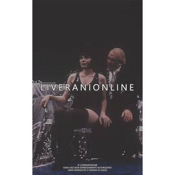 DIAP-RETROSPETTIVA GIORGIO ALBERTAZZI ATTORE NELLA FOTO GIORGIO ALBERTAZZI IN UNA COMMEDIA TEATRALE CON MARIANGELA D\'ABBRACCIO AG ALDO LIVERANI SAS