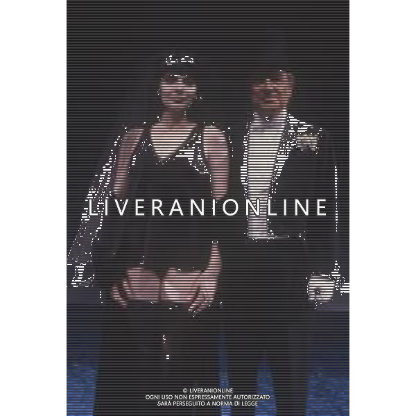 DIAP-RETROSPETTIVA GIORGIO ALBERTAZZI ATTORE NELLA FOTO GIORGIO ALBERTAZZI IN UNA COMMEDIA TEATRALE CON MARIANGELA D\'ABBRACCIO AG ALDO LIVERANI SAS