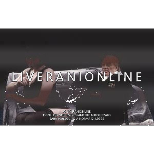DIAP-RETROSPETTIVA GIORGIO ALBERTAZZI ATTORE NELLA FOTO GIORGIO ALBERTAZZI IN UNA COMMEDIA TEATRALE CON MARIANGELA D\'ABBRACCIO AG ALDO LIVERANI SAS