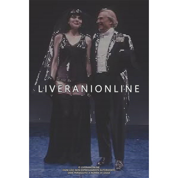 DIAP-RETROSPETTIVA GIORGIO ALBERTAZZI ATTORE NELLA FOTO GIORGIO ALBERTAZZI IN UNA COMMEDIA TEATRALE CON MARIANGELA D\'ABBRACCIO AG ALDO LIVERANI SAS