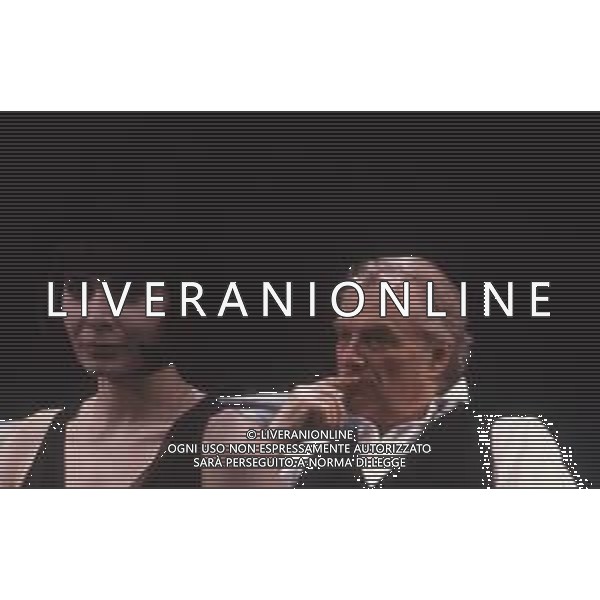 DIAP-RETROSPETTIVA GIORGIO ALBERTAZZI ATTORE NELLA FOTO GIORGIO ALBERTAZZI IN UNA COMMEDIA TEATRALE CON MARIANGELA D\'ABBRACCIO AG ALDO LIVERANI SAS