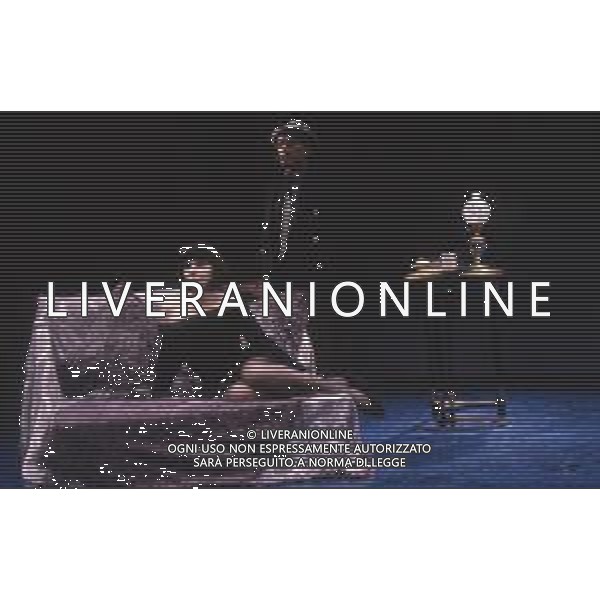 DIAP-RETROSPETTIVA GIORGIO ALBERTAZZI ATTORE NELLA FOTO GIORGIO ALBERTAZZI IN UNA COMMEDIA TEATRALE CON MARIANGELA D\'ABBRACCIO AG ALDO LIVERANI SAS