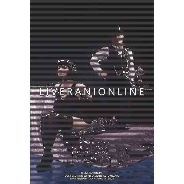 DIAP-RETROSPETTIVA GIORGIO ALBERTAZZI ATTORE NELLA FOTO GIORGIO ALBERTAZZI IN UNA COMMEDIA TEATRALE CON MARIANGELA D\'ABBRACCIO AG ALDO LIVERANI SAS