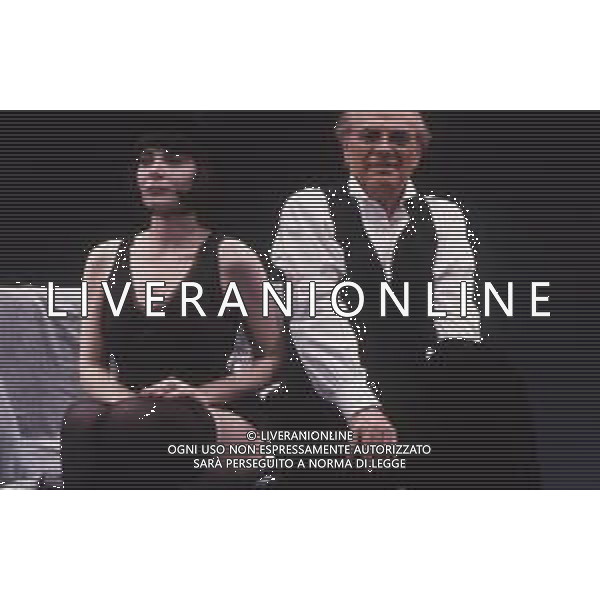 DIAP-RETROSPETTIVA GIORGIO ALBERTAZZI ATTORE NELLA FOTO GIORGIO ALBERTAZZI IN UNA COMMEDIA TEATRALE CON MARIANGELA D\'ABBRACCIO AG ALDO LIVERANI SAS