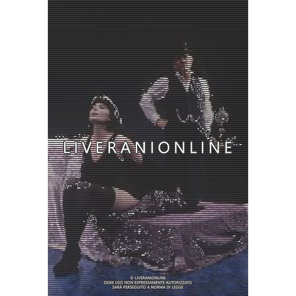DIAP-RETROSPETTIVA GIORGIO ALBERTAZZI ATTORE NELLA FOTO GIORGIO ALBERTAZZI IN UNA COMMEDIA TEATRALE CON MARIANGELA D\'ABBRACCIO AG ALDO LIVERANI SAS