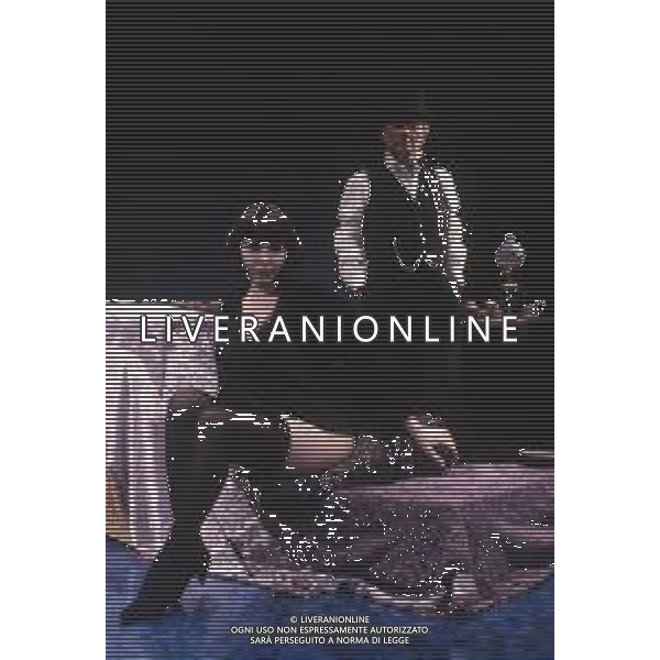 DIAP-RETROSPETTIVA GIORGIO ALBERTAZZI ATTORE NELLA FOTO GIORGIO ALBERTAZZI IN UNA COMMEDIA TEATRALE CON MARIANGELA D\'ABBRACCIO AG ALDO LIVERANI SAS