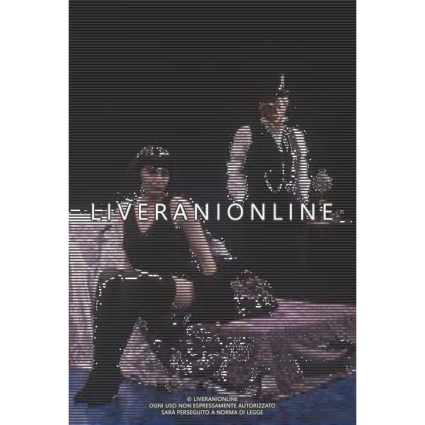 DIAP-RETROSPETTIVA GIORGIO ALBERTAZZI ATTORE NELLA FOTO GIORGIO ALBERTAZZI IN UNA COMMEDIA TEATRALE CON MARIANGELA D\'ABBRACCIO AG ALDO LIVERANI SAS