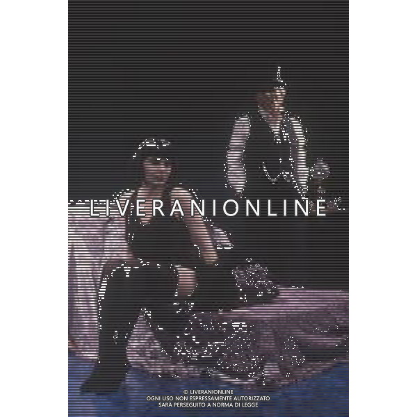 DIAP-RETROSPETTIVA GIORGIO ALBERTAZZI ATTORE NELLA FOTO GIORGIO ALBERTAZZI IN UNA COMMEDIA TEATRALE CON MARIANGELA D\'ABBRACCIO AG ALDO LIVERANI SAS