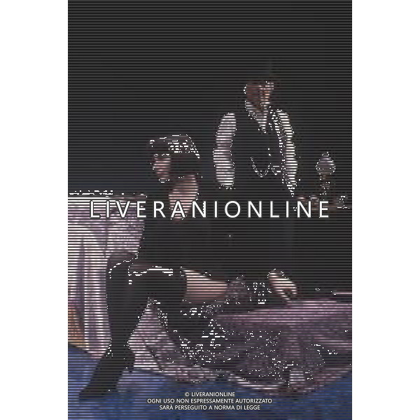 DIAP-RETROSPETTIVA GIORGIO ALBERTAZZI ATTORE NELLA FOTO GIORGIO ALBERTAZZI IN UNA COMMEDIA TEATRALE CON MARIANGELA D\'ABBRACCIO AG ALDO LIVERANI SAS