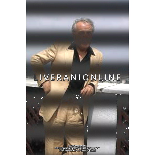 DIAP-RETROSPETTIVA GIORGIO ALBERTAZZI ATTORE NELLA FOTO GIORGIO ALBERTAZZI A MILANO IN TERRAZZA MARTINI ANNI 90 AG ALDO LIVERANI SAS 