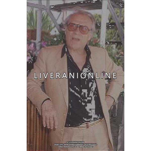DIAP-RETROSPETTIVA GIORGIO ALBERTAZZI ATTORE NELLA FOTO GIORGIO ALBERTAZZI A MILANO IN TERRAZZA MARTINI ANNI 90 AG ALDO LIVERANI SAS 