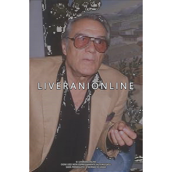 DIAP-RETROSPETTIVA GIORGIO ALBERTAZZI ATTORE NELLA FOTO GIORGIO ALBERTAZZI A MILANO IN TERRAZZA MARTINI ANNI 90 AG ALDO LIVERANI SAS 