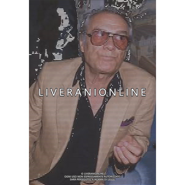 DIAP-RETROSPETTIVA GIORGIO ALBERTAZZI ATTORE NELLA FOTO GIORGIO ALBERTAZZI A MILANO IN TERRAZZA MARTINI ANNI 90 AG ALDO LIVERANI SAS 