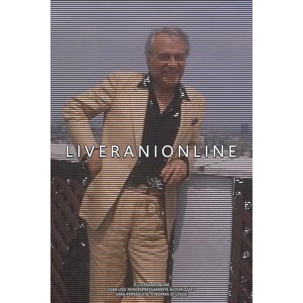DIAP-RETROSPETTIVA GIORGIO ALBERTAZZI ATTORE NELLA FOTO GIORGIO ALBERTAZZI A MILANO IN TERRAZZA MARTINI ANNI 90 AG ALDO LIVERANI SAS 