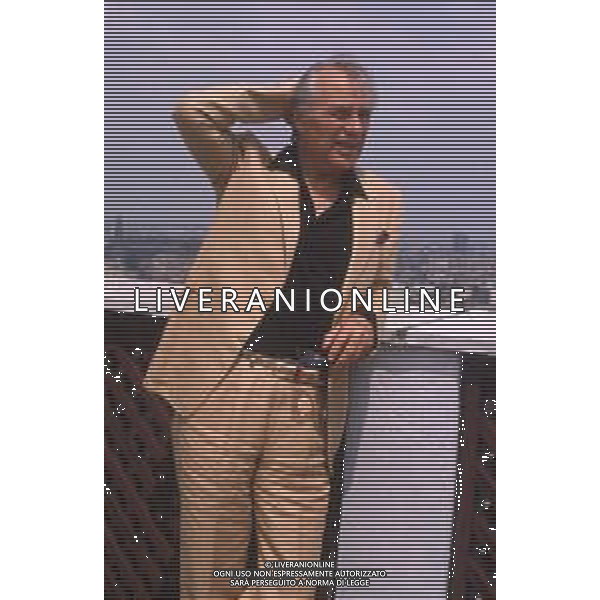 DIAP-RETROSPETTIVA GIORGIO ALBERTAZZI ATTORE NELLA FOTO GIORGIO ALBERTAZZI A MILANO IN TERRAZZA MARTINI ANNI 90 AG ALDO LIVERANI SAS 